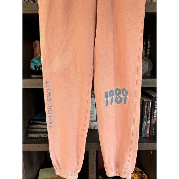 NWOT Taylor Swift 1989 Taylor’s Version Original Tour Merchandise Joggers Small - Picture 6 of 8